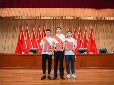 威胜集团杨靖、周天赐、肖正国被授予“长沙工匠”称号！